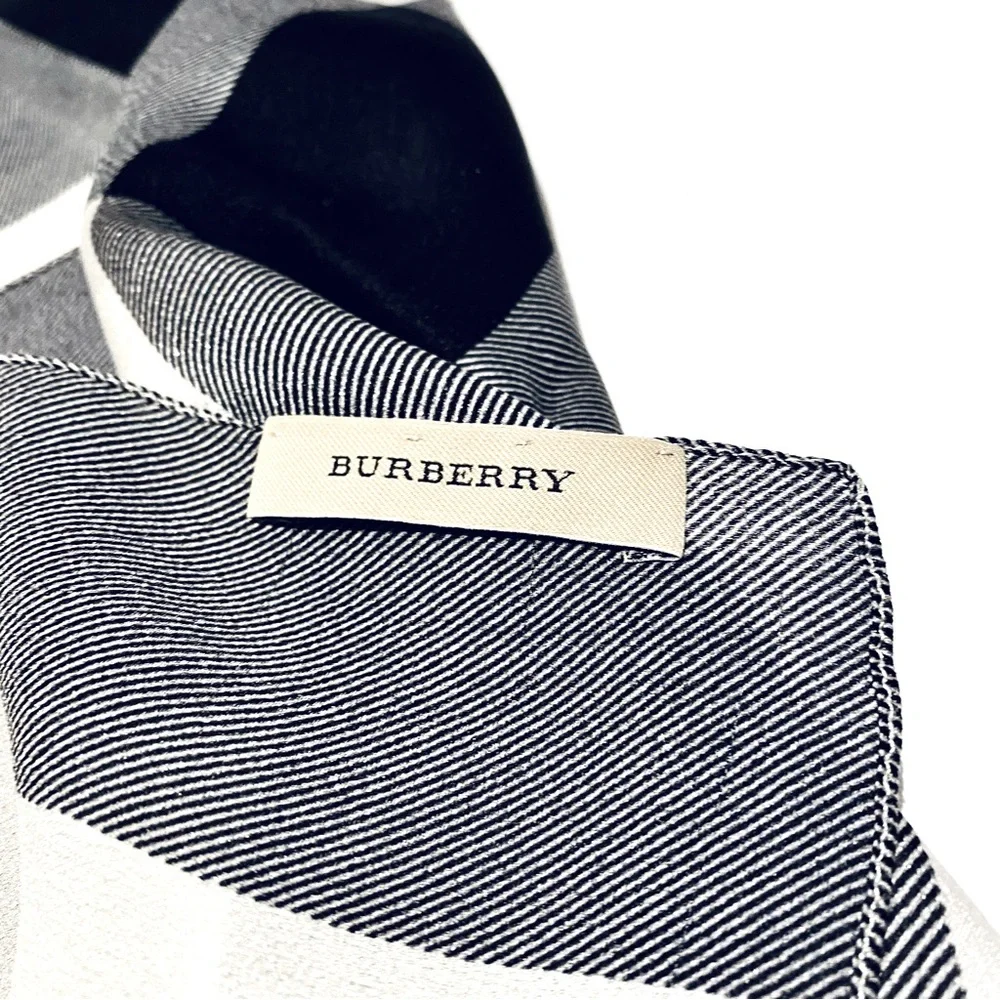 Burberry Brit Silk Check Stole / Scarf Rectangular. - Picture 10 of 11
